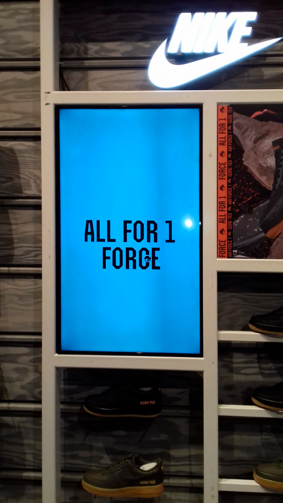 Reparación de cartel luminoso interior